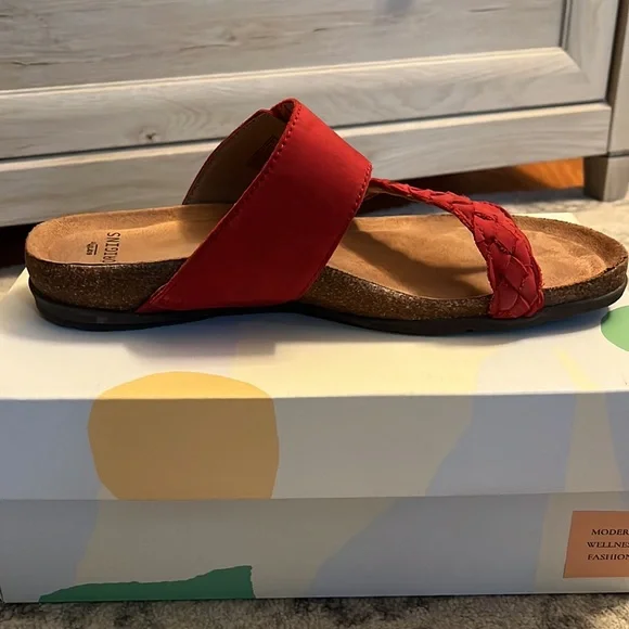 Earth Origins Red Nubuck Oneida Sandal - Size 9! - Picture 3 of 10